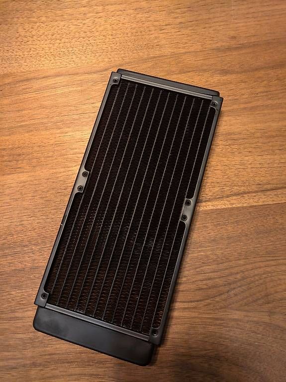 EKWB Custodie: EK-CoolStream Classic SE 240 Radiator – Usato da Baden venduto da Knisch