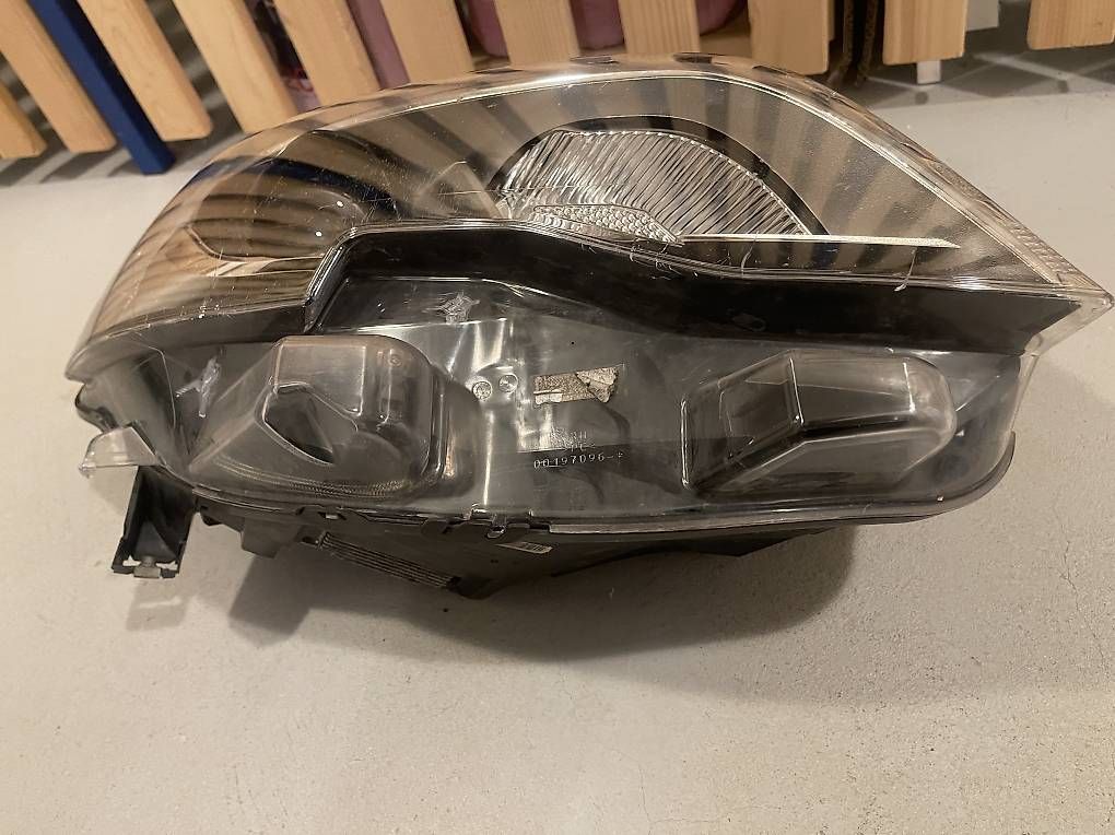 Scheinwerfer: Original Peugeot Traveller Frontscheinwerfer  – Gebraucht aus Rothenfluh von Lucio.S01 2