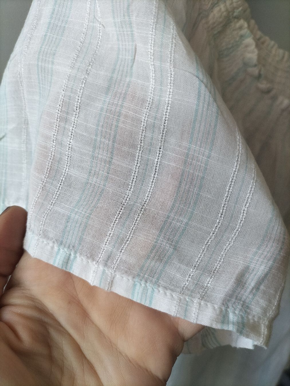 Benetton Blusen: Benetton Bluse, Gr. M/L, leicht und luftig. – Gebraucht aus Pfäffikon ZH von e13_x2n5 2