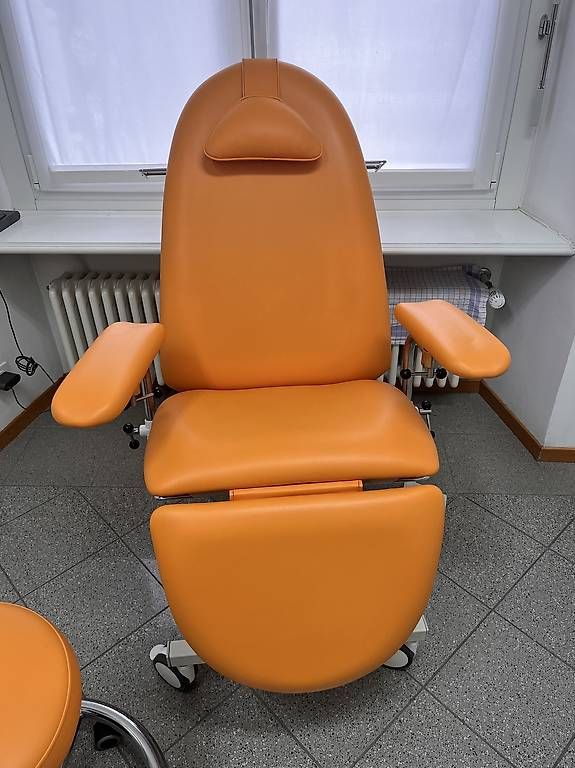 Attrezzature mediche: Sedia medica regolabile ? studio dermatologico – Usato da Ligornetto venduto da jennyebe 1