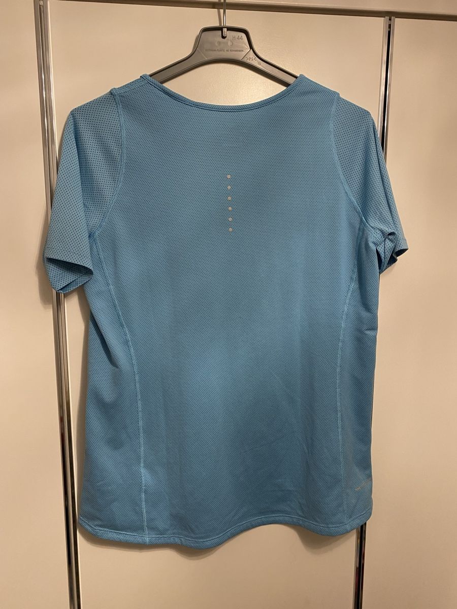 Nike Camicette: Sport Bluse NIKE Gr.L – Usato da Pfungen venduto da Sheki56 1