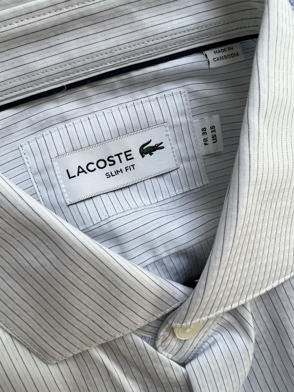 Lacoste Camicie: NEU Original Lacoste Hemd, Grösse S – Nuovo (secondo la descrizione) da Biel-Benken BL venduto da Aplus0 2