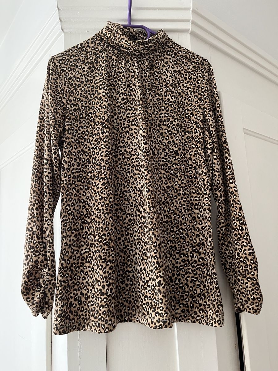 T-Shirts: Leoprint Rollkragen Shirt – Neu (gemäss Beschreibung) aus Zürich von Shopmystyle