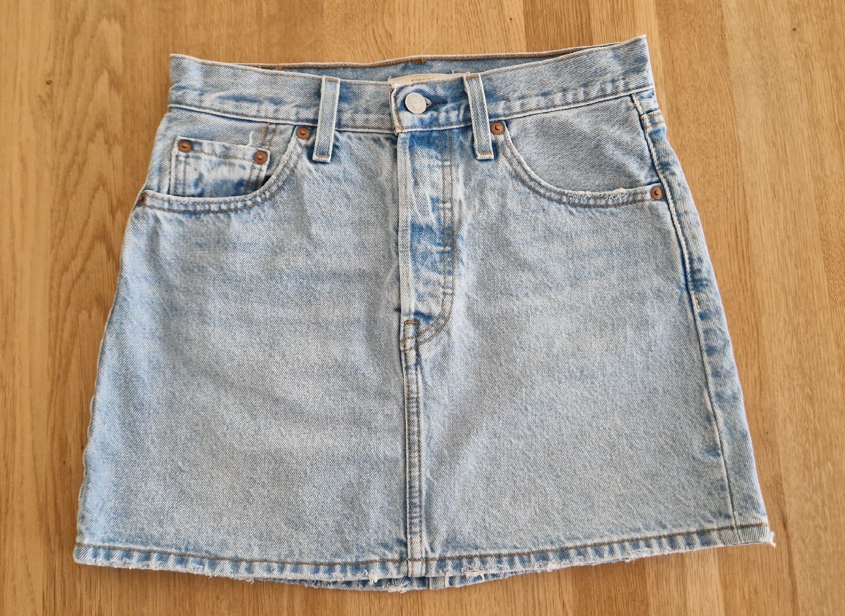 Levi's Gonne: Levi's Icon Skirt – Usato da Cham venduto da AmieM