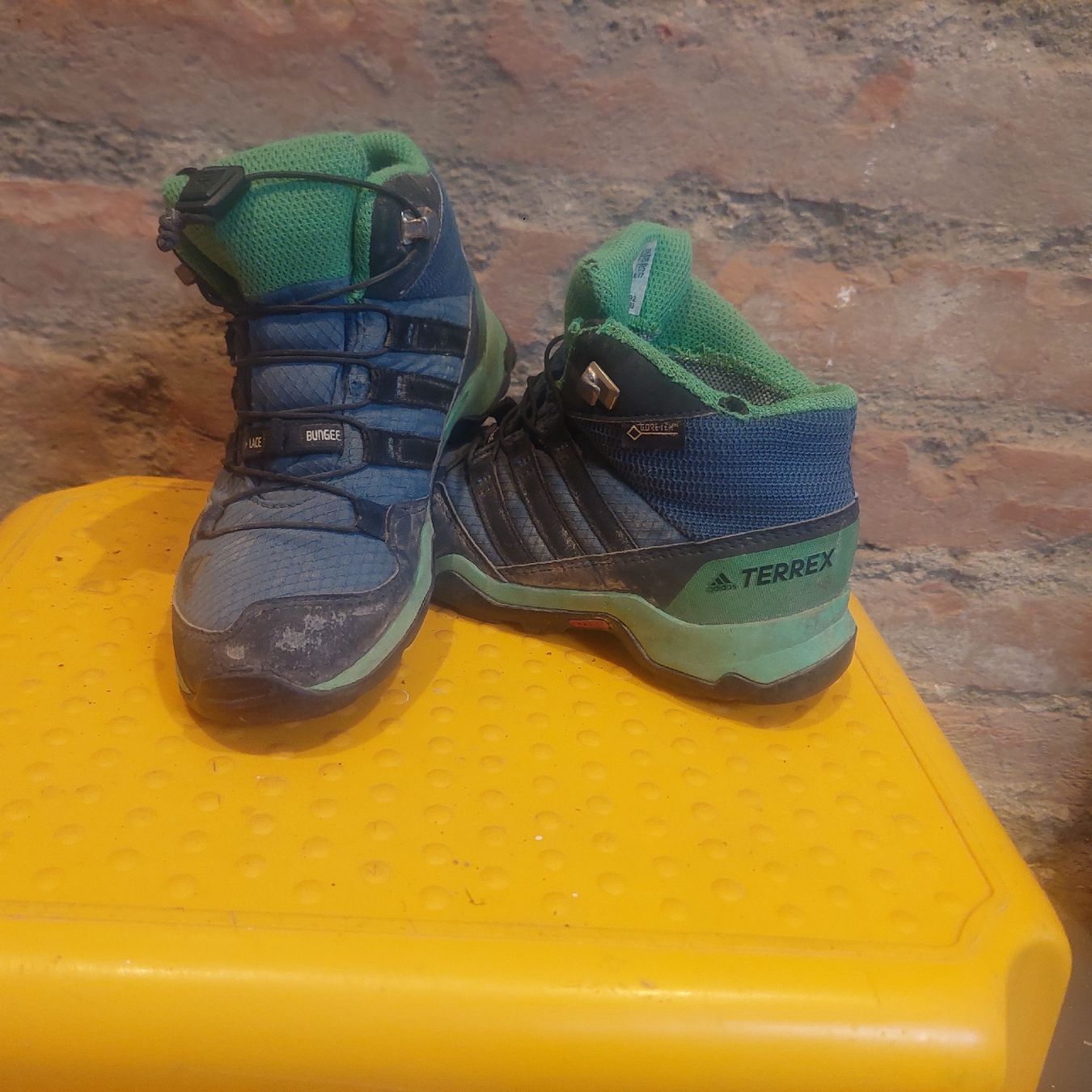 Scarpe per ragazzi: Wanderschuhe Terrex Kinder – Usato da Hinwil venduto da pas_pgd5