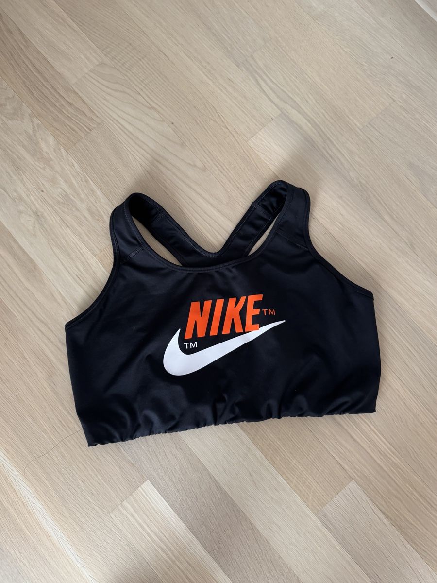 Nike Top: Nike Sport BH – Usato da Aesch BL venduto da Sheisign