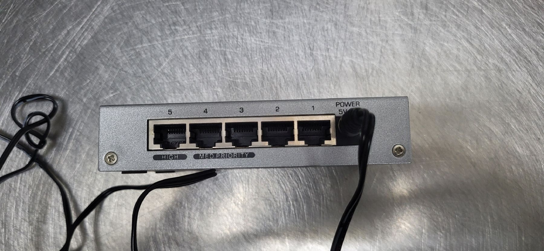 Zyxel Hubs & Switches: ZYXEL GS-105B v2 5-Port Switch Gigabit Netzwerk – Gebraucht aus Rüti ZH von Isa8630 3