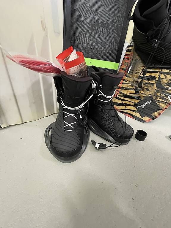 Tavole da surf e di nuoto: Wakeboardschuhe (Preis VB) – Usato da Wolfhausen venduto da dom_w