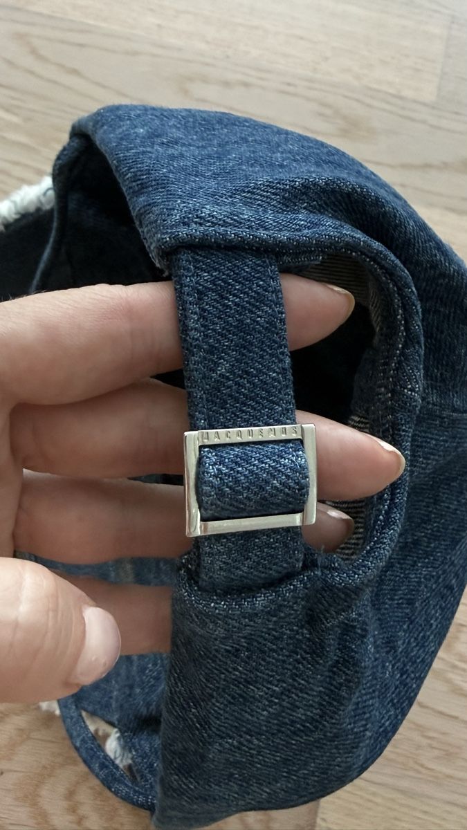 Jacquemus Copricapi, berretti & cappellini: Casquette Jacquemus denim franges taille unique neuf – Usato da Cham venduto da Ezhdoll 2