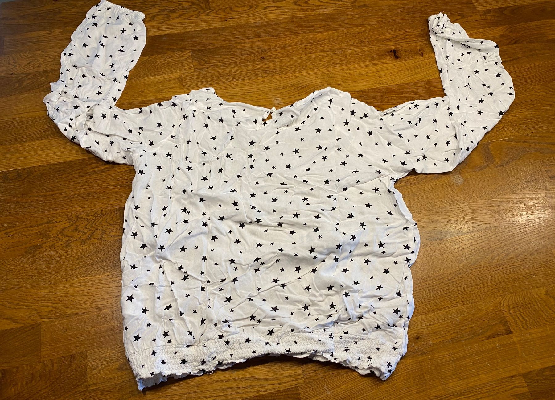 Blusen, T-Shirts & Tops: MÄDCHENBLUSE WEISS MIT STERNEN GR. 170 – Gebraucht aus Sarmenstorf von Froeschli81 1