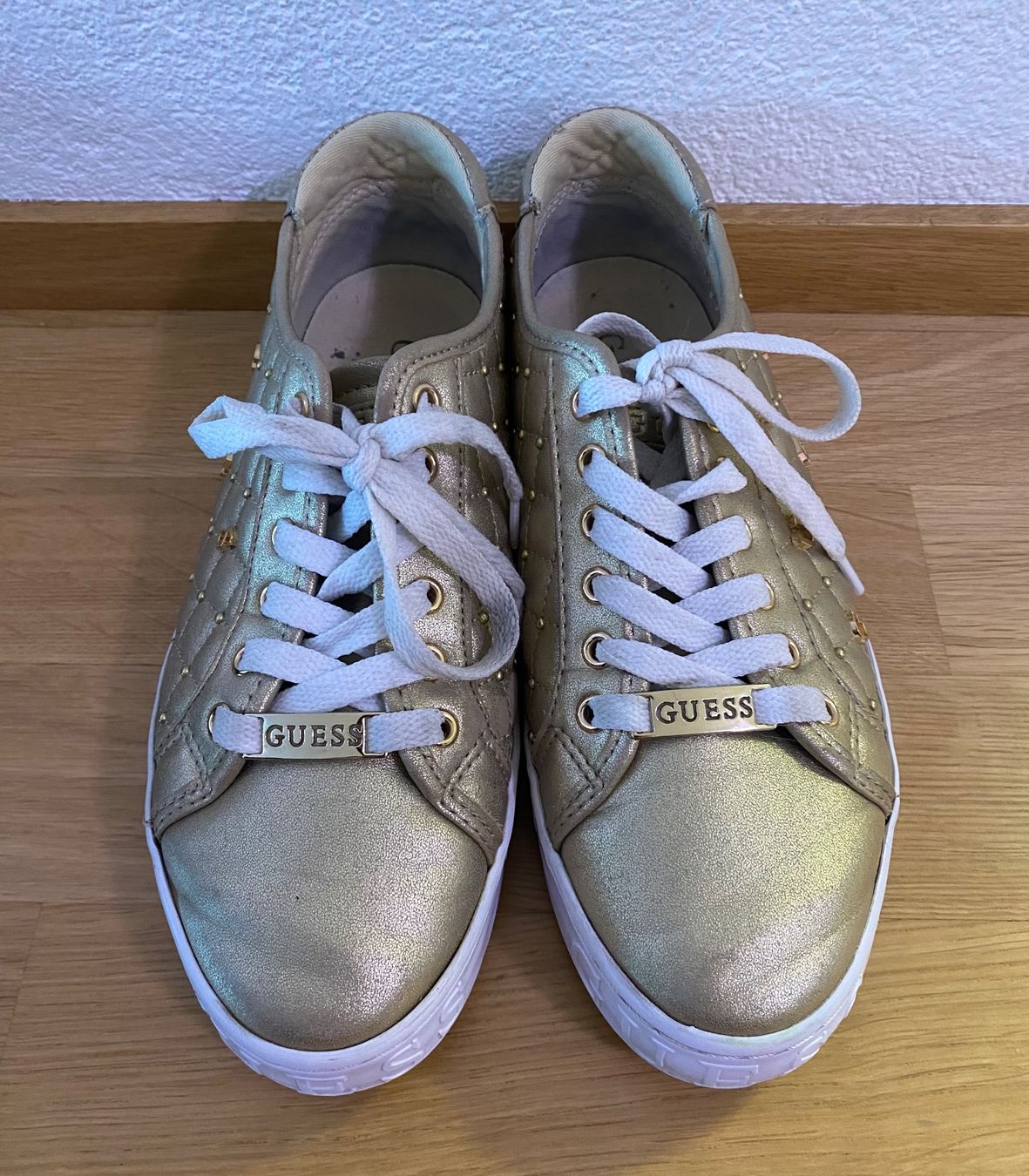 Guess Scarpe da donna: Guess Sneaker Gr.38 – Usato da Herisau venduto da Seyashop1 1