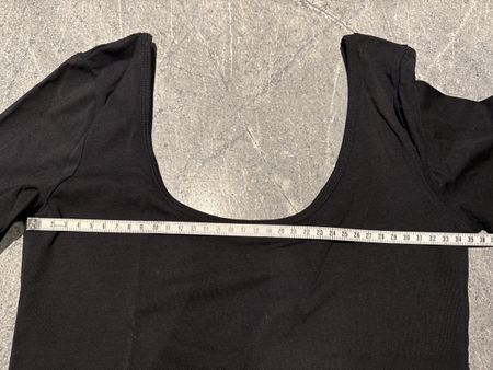 Schwarzes Oberteil mit 3/4 Aermel, Grösse M, NEU