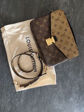 Louis Vuitton Pochette Métis Reverse