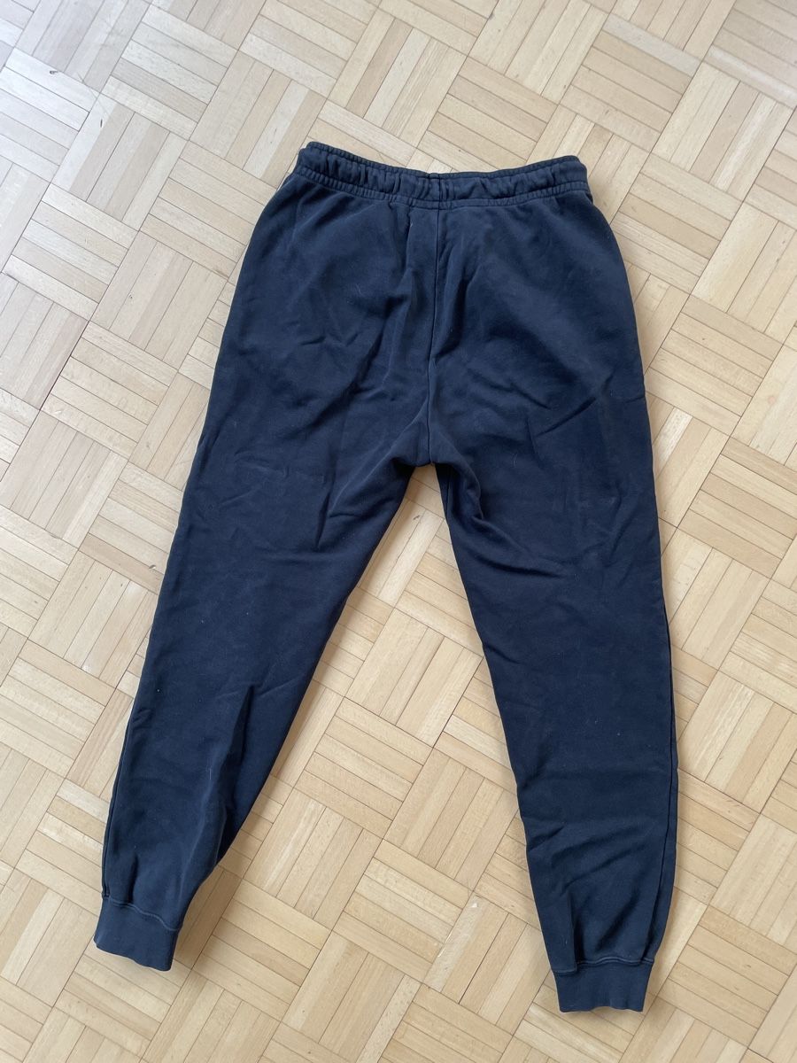Nike Pantaloni: Nike Jogginghose Grösse S mit kleinem Makel – Usato da Basel venduto da pilzliii 7