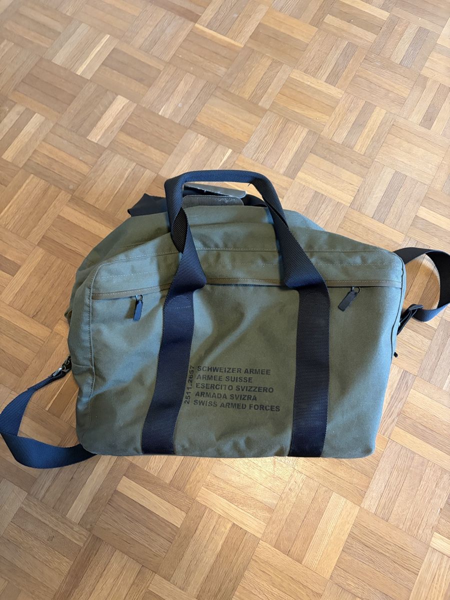 Schweizer Armee Taschen: Effektentasche/ F Tasche Armee – Gebraucht aus Arboldswil von mat_xyx5