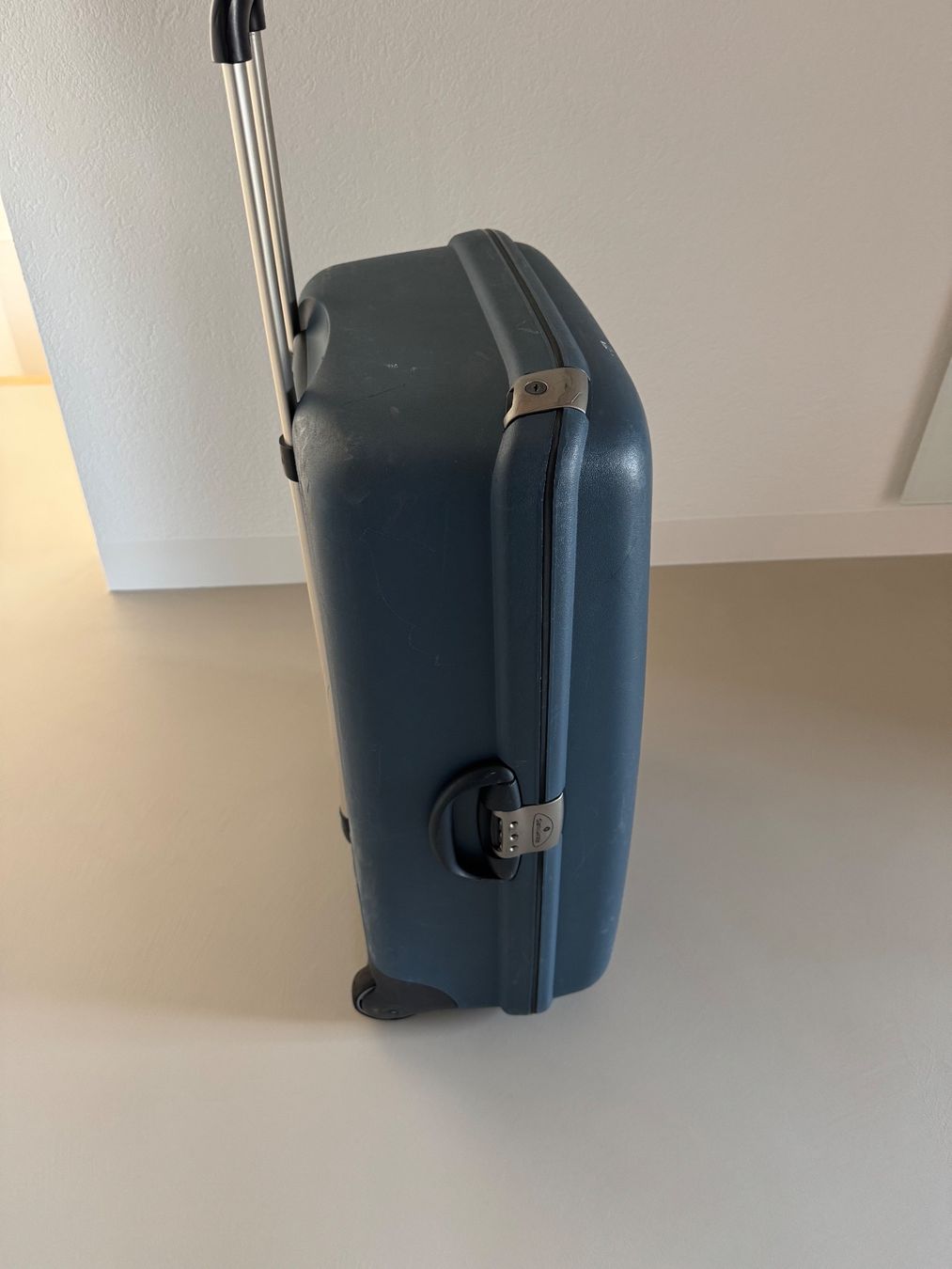 Samsonite Valigie: SAMSONITE ROLLKOFFER GROSS, FARBE BLAU – Usato da Oberentfelden venduto da May03 3