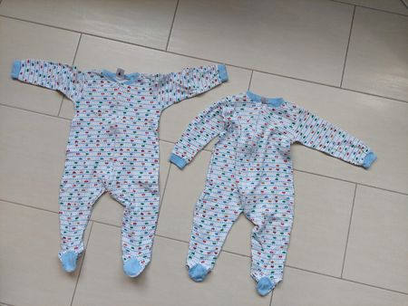 2 Stk. Pyjama langarm mit Füssen 86/92 Auto, Zwillinge