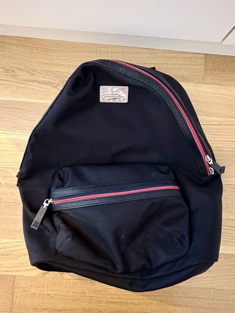 Tommy Hilfiger Rucksäcke: Tommy Hilfiger Black Backpack  – Gebraucht aus Meyrin von yej_w8lz 3