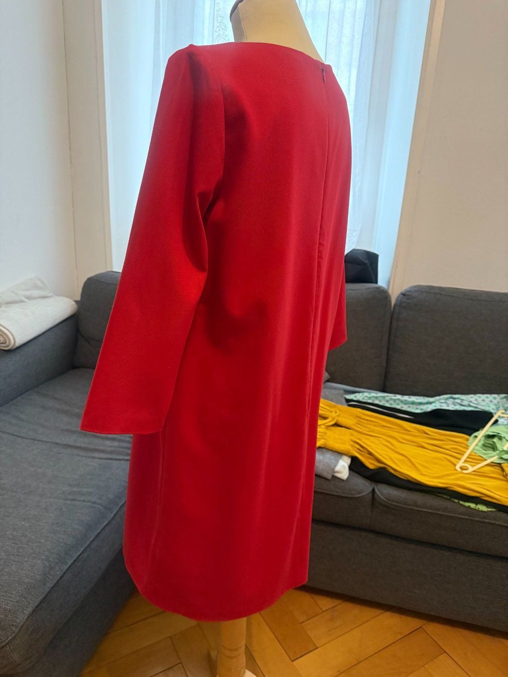 Kleider: 31. Robe droite rouge – Neu (gemäss Beschreibung) aus Le Locle von tchanatakoua 1