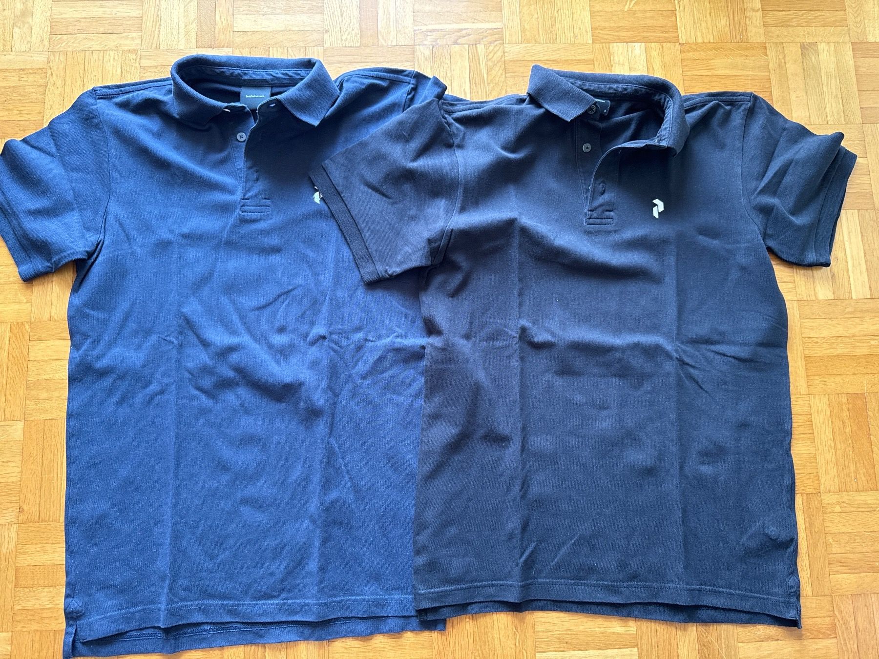 Peak Performance Kleiderpakete: 2x Poloshirts Gr. S Dunkelblau & Schwarz Peak Performance – Gebraucht aus Winterthur von britsi 1