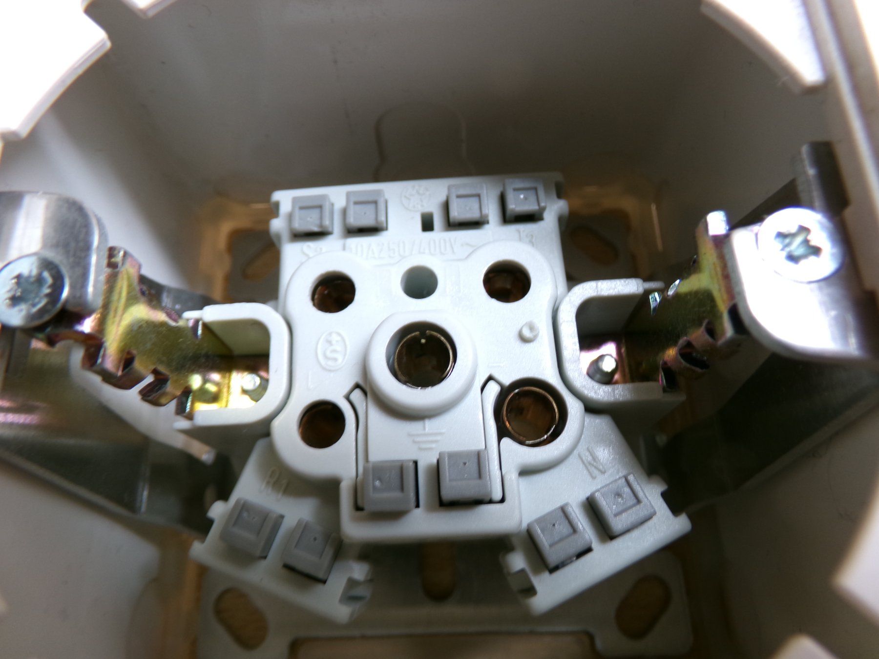Feller Stecker: Feller Edizio Due AP Typ15 weiss – Gebraucht aus Hombrechtikon von Maloev17 3