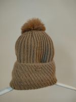 Kuschelige Mütze mit Kunstpelzbommel