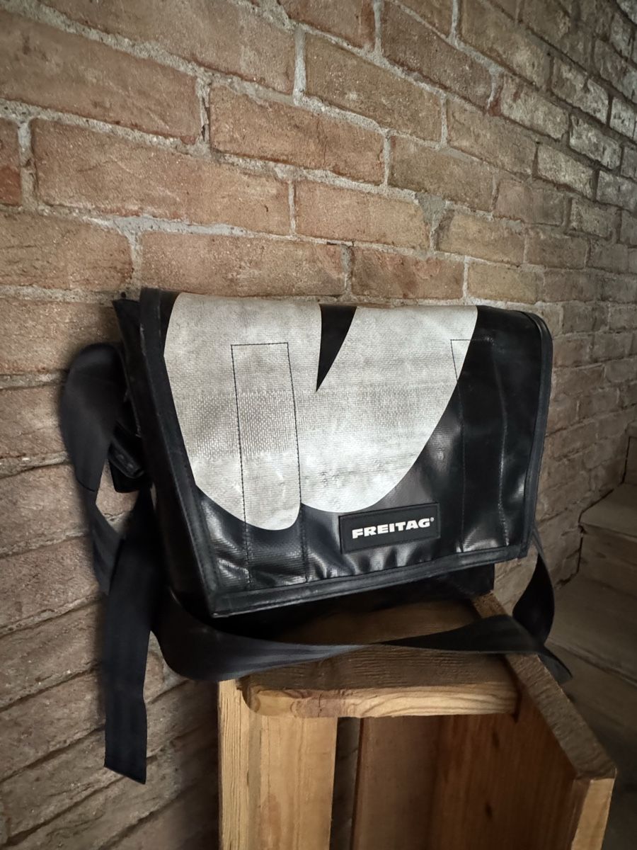 Freitag F14 Dexter Black and white (Gebraucht) in Arsiè für CHF