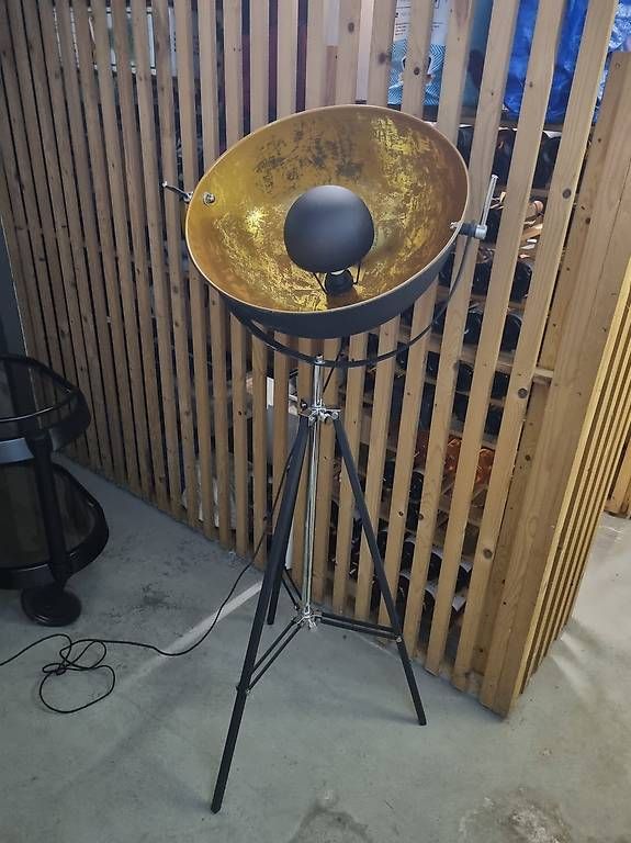 Lampade: Stehlampe Filmset-Style Golden – Usato da Zürich venduto da Awipi
