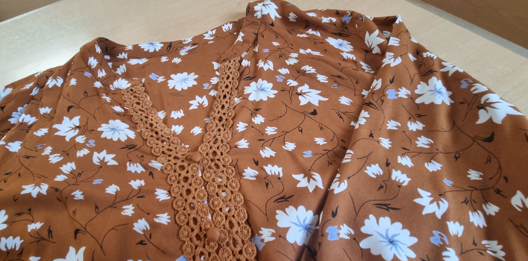 Camicette: Schlupfbluse mit Stickbordüre – Usato da Breitenbach venduto da 49fleur 1