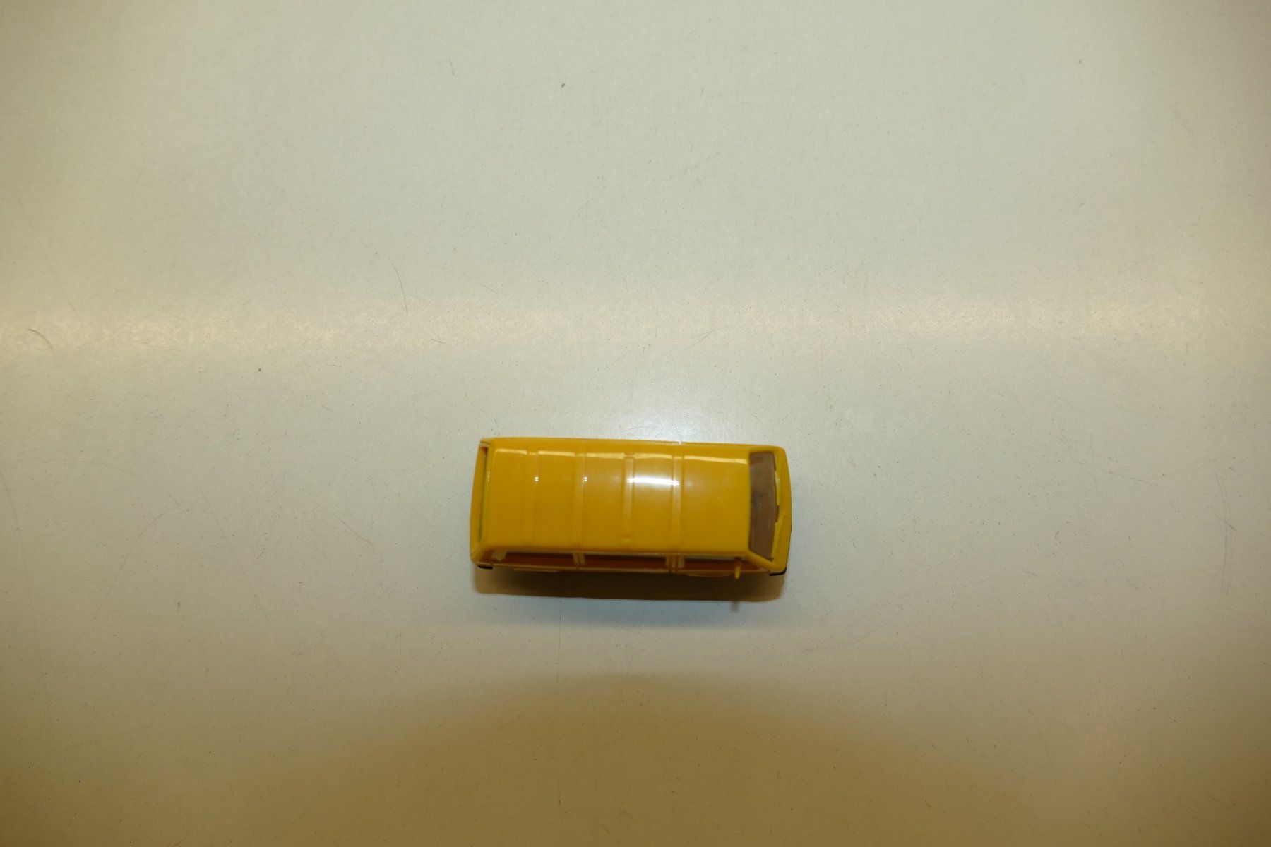Herpa Modellini d'auto: Herpa 1:87: VW Bus gelb – Usato da Niederhasli venduto da Flash32 4