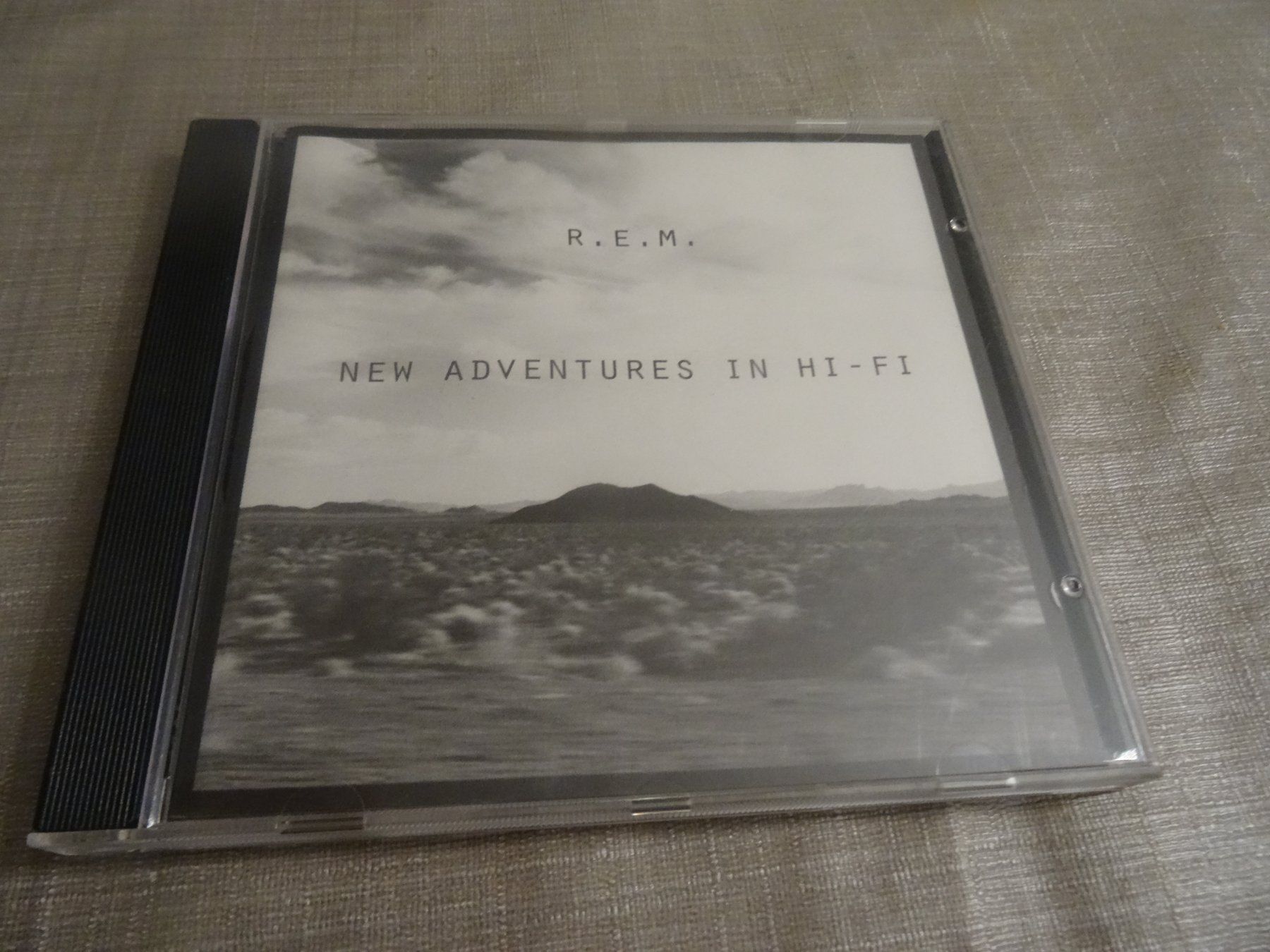 CD: R.E.M. - New Adventures in Hi-Fi CD – Usato da Olten venduto da Disc-Ausverkauf