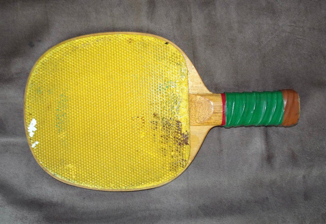 Racchette: Raquette de tennis de table usagée ancienne – Usato da Châtelaine venduto da fil_7lqg