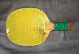 Raquette de tennis de table usagée ancienne