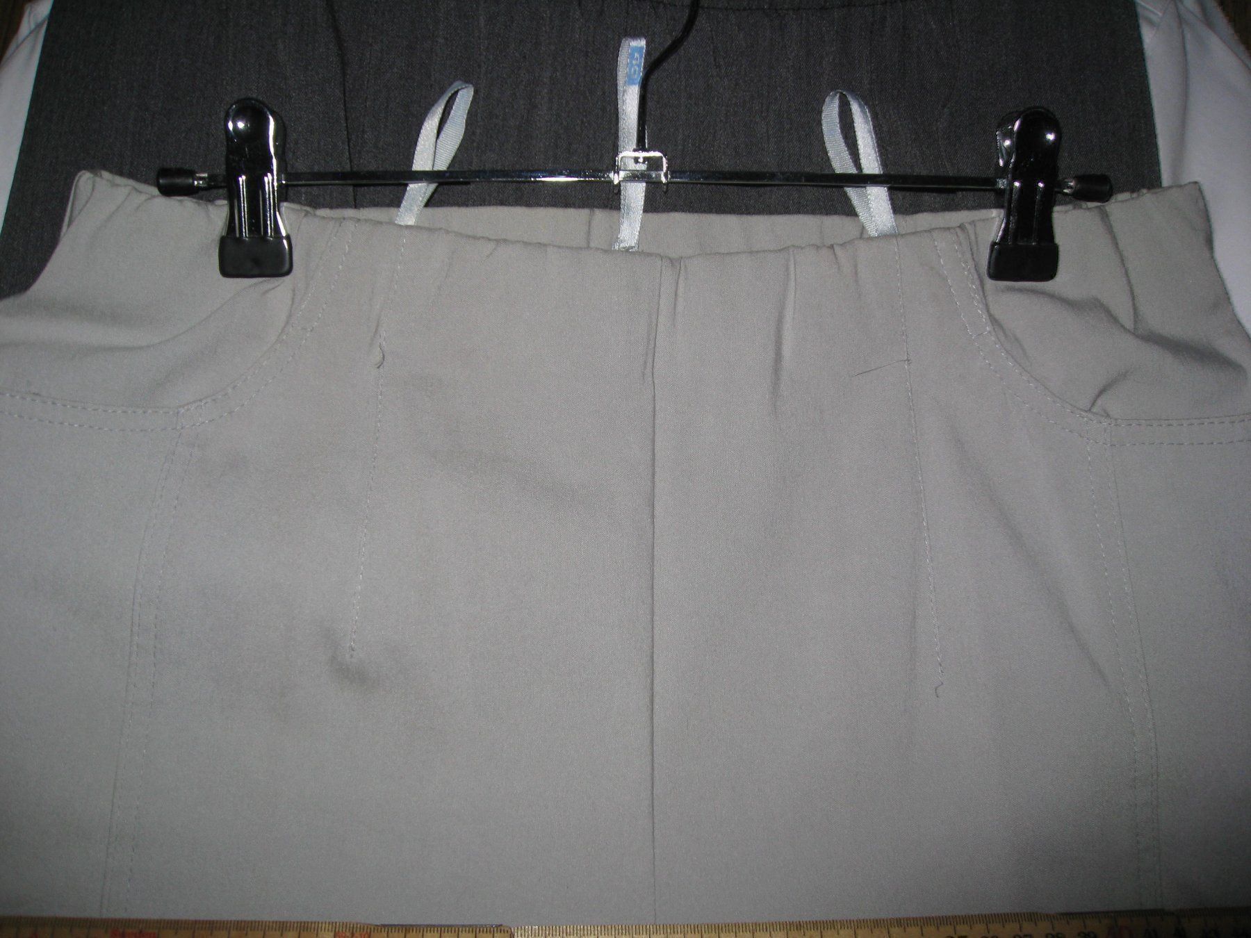 Pantaloni: Sommerhose MONALISA Gr. 40 hellgrau – Usato da Flüelen venduto da Diversicum-Textil 1