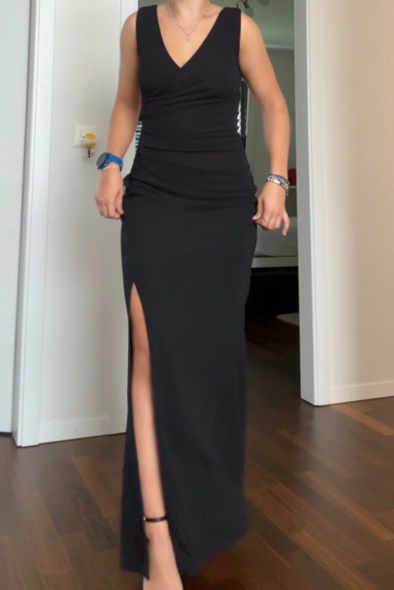 Robes: robe noire longue – D'occasion à Sorens par ma.stlz
