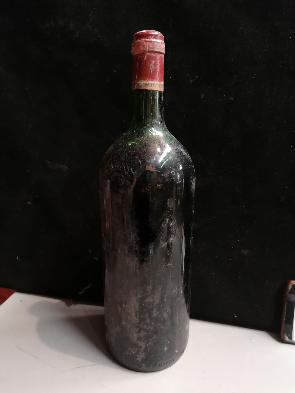 Vino: Ancienne bouteille de vin rouge  🍷 – Nuovo (secondo la descrizione) da Genève venduto da Leboucheoreilles