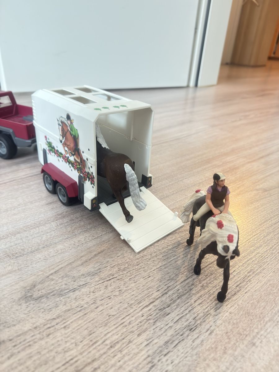Schleich Giocattoli: Schleich Jeep mit Pferdeanhänger!!! – Usato da Oberentfelden venduto da NunoLouro 2