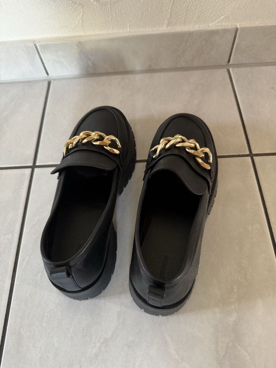 Pimkie Scarpe da donna: Schwarze Loafers mit Goldkette – Usato da Hergiswil NW venduto da kaufe_bei_kaufmann 3