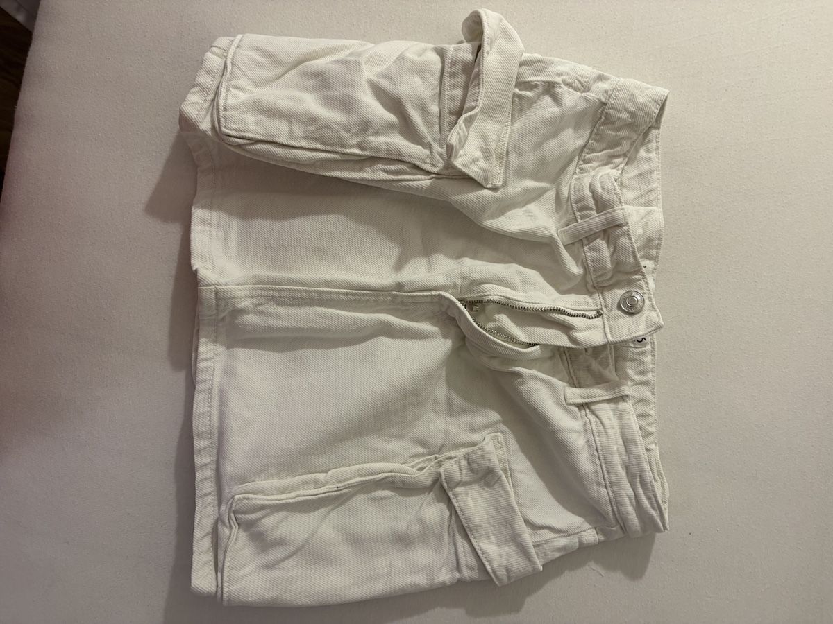 Stradivarius Gonne: Stradivarius Cargo Rock weiss Grösse 36  – Usato da Ebnat-Kappel venduto da Mzottli