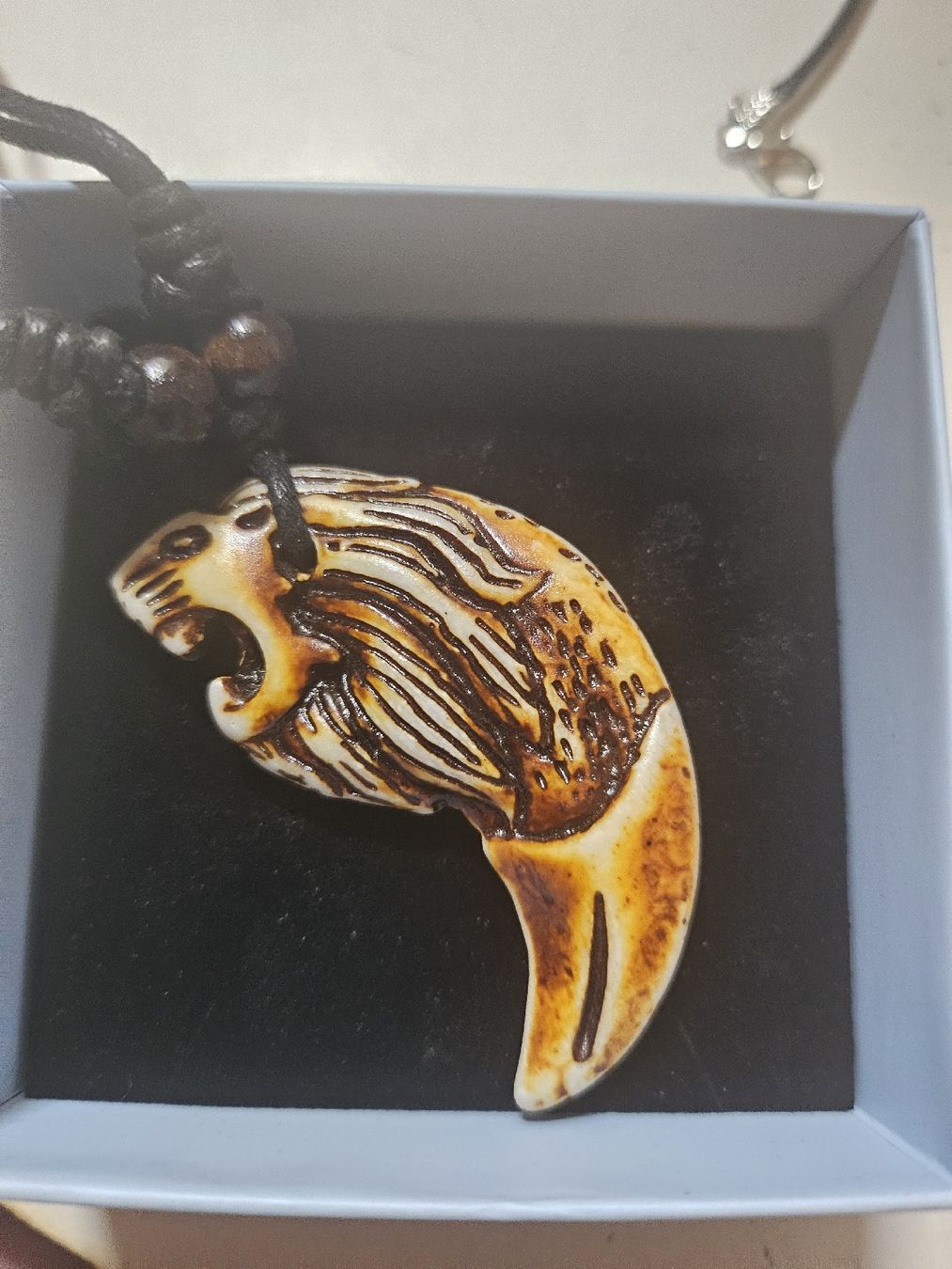 Catenine: collier corne lion – Nuovo (secondo la descrizione) da Senèdes venduto da hen_fw8b