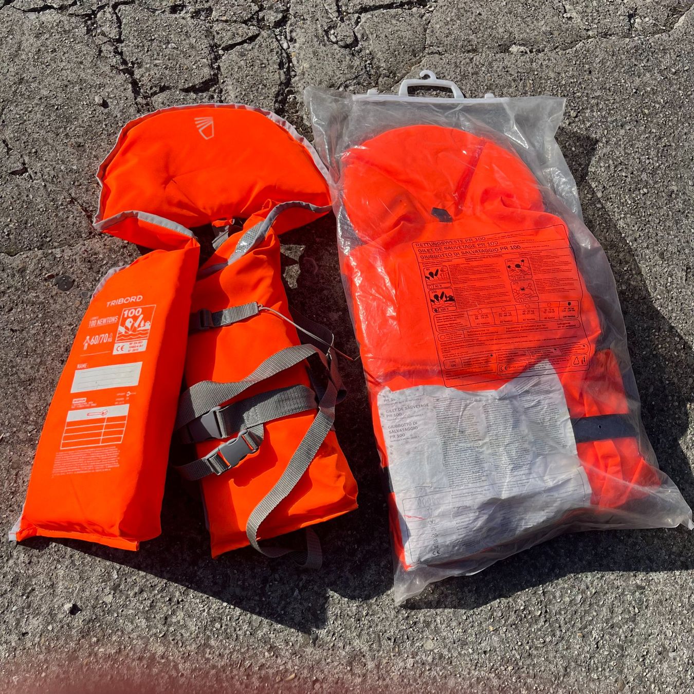 Schwimmwesten: Gilets de sauvetage – Neu (gemäss Beschreibung) aus Concise von 1966Didi 2