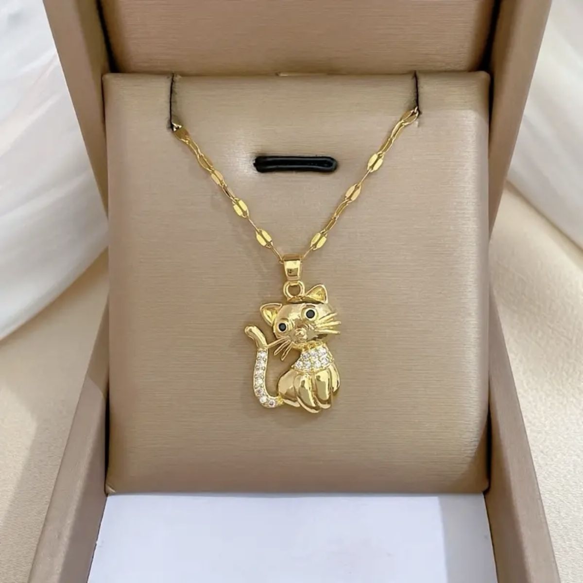Catenine: Gold Katze Halskette mit Strass besetzt – Nuovo e nell'imballaggio originale da Oberwangen TG venduto da Bash-B 1
