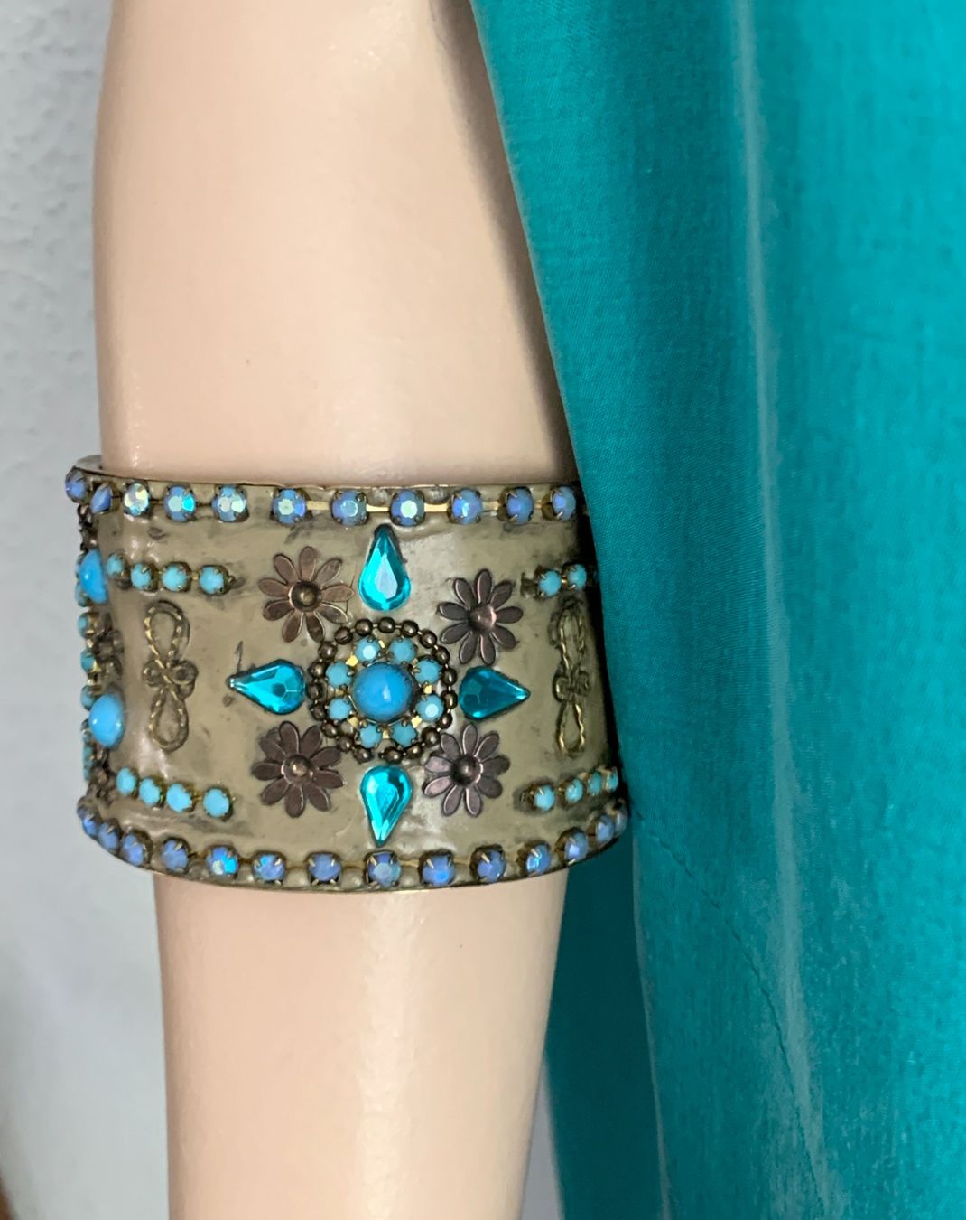 Bracciali & Braccialetti: Schöner Armreif mit Steinen verziert – Usato da Kloten venduto da Nephty 5