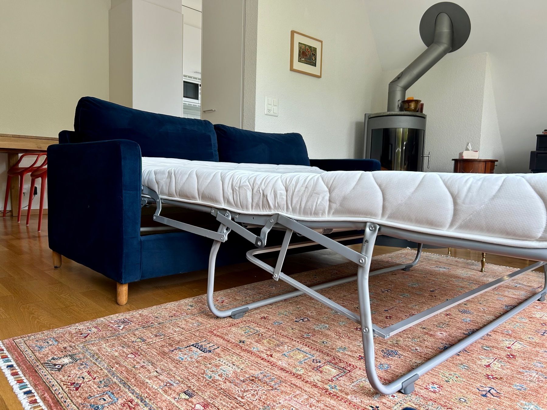 Maisons du monde Sofas: Canapé-lit en velours bleu nuit – Gebraucht aus Zürich von Kavaga 1