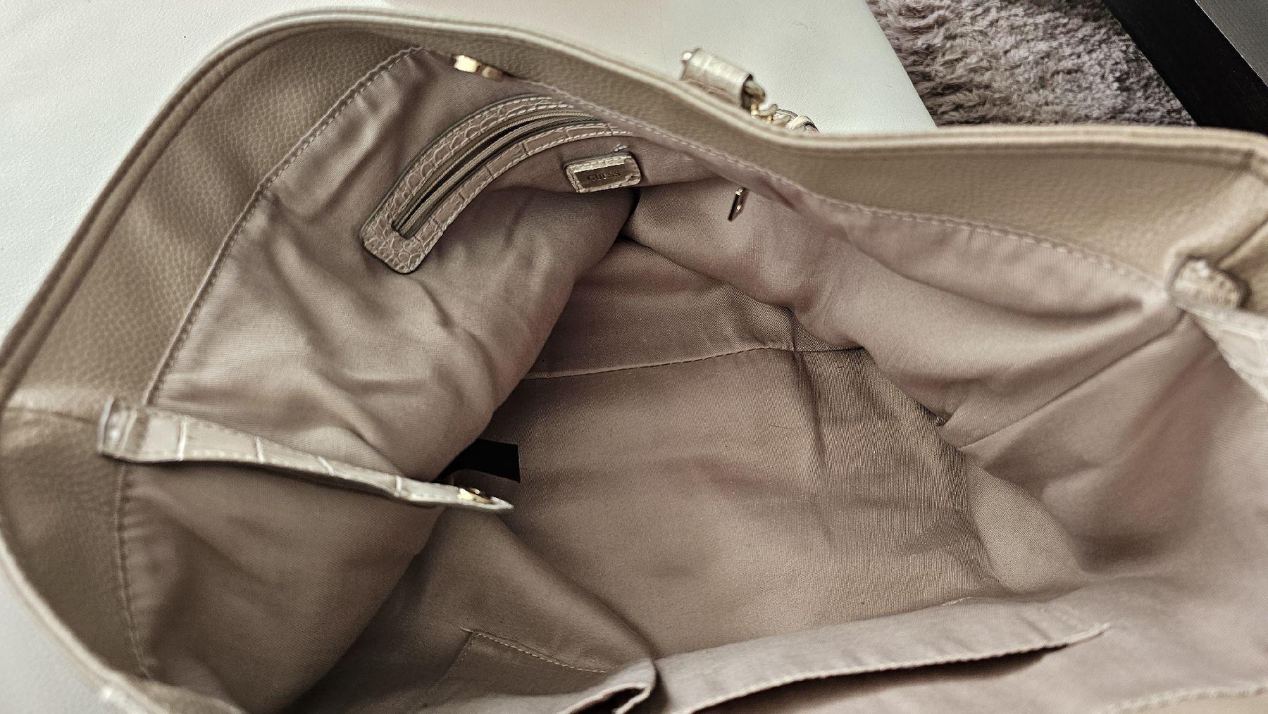 Guess Taschen für Damen: Edle GUESS Handtasche in Beige Kroko-Optik & inkl. Pochette – Neu (gemäss Beschreibung) aus Freienstein von pat_flx2 5