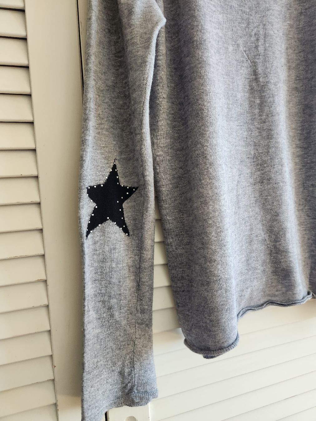 Des Petits Hauts Pullover & Sweatshirts: Des Petits Hauts cardigan gris  – Gebraucht aus Lausanne von man_rw9q 4