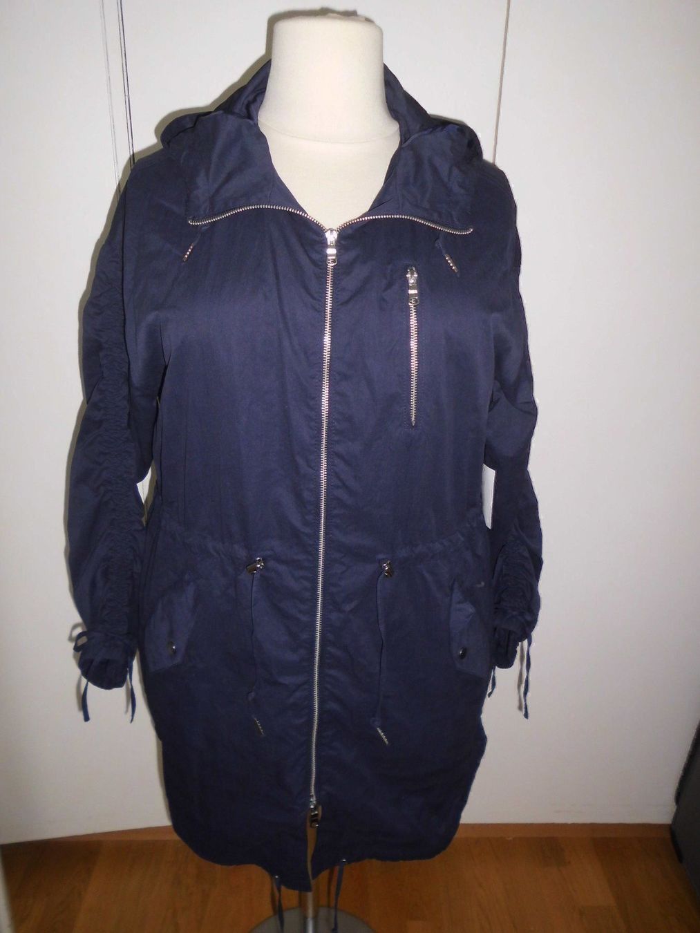 Jacken: Parka bleu marine T. 40 – Neu (gemäss Beschreibung) aus Marin-Epagnier von Madja