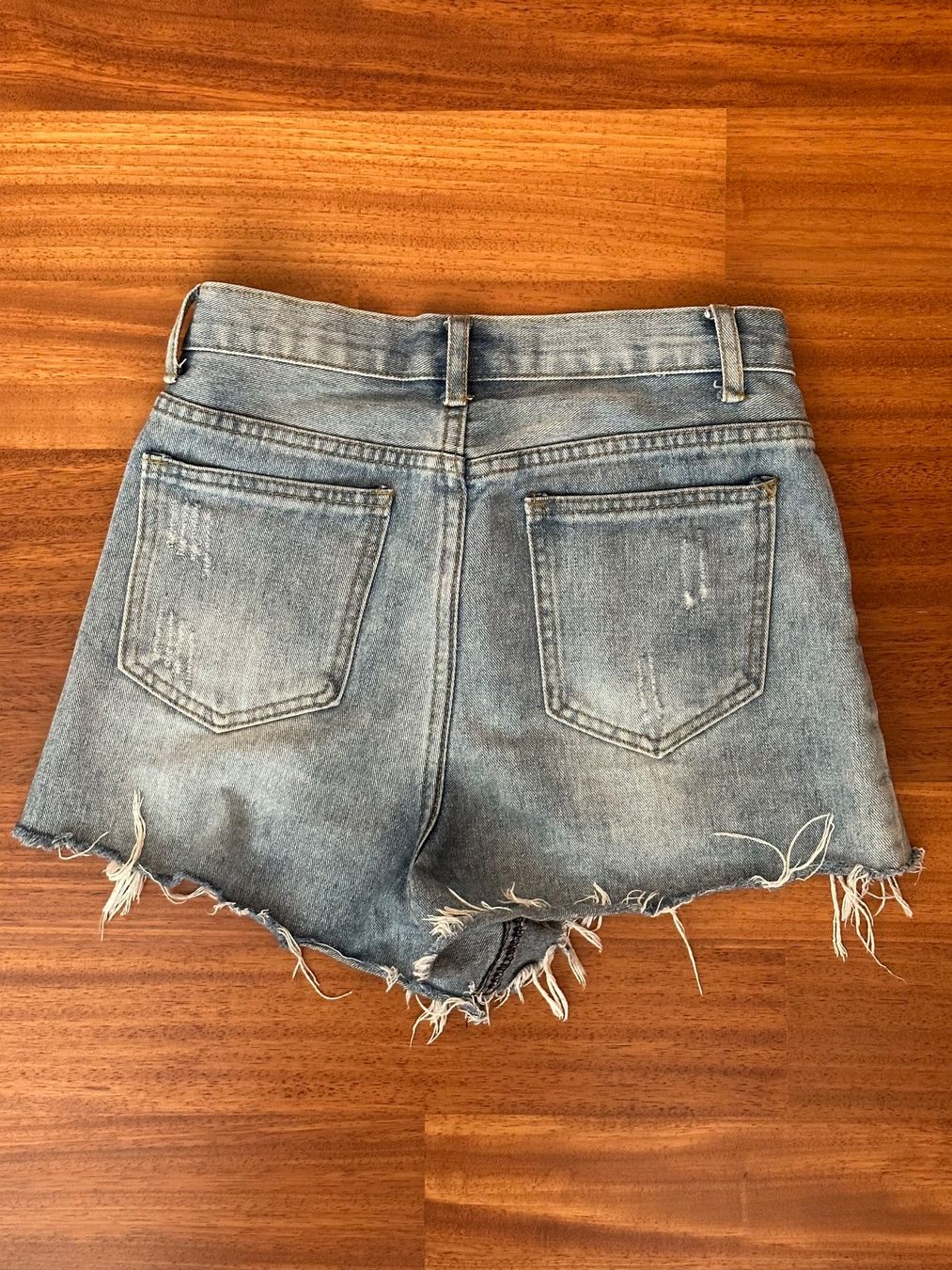 Jeans: Jeans Shorts Gr. 34 – Usato da Schlieren venduto da car_2bwb 1