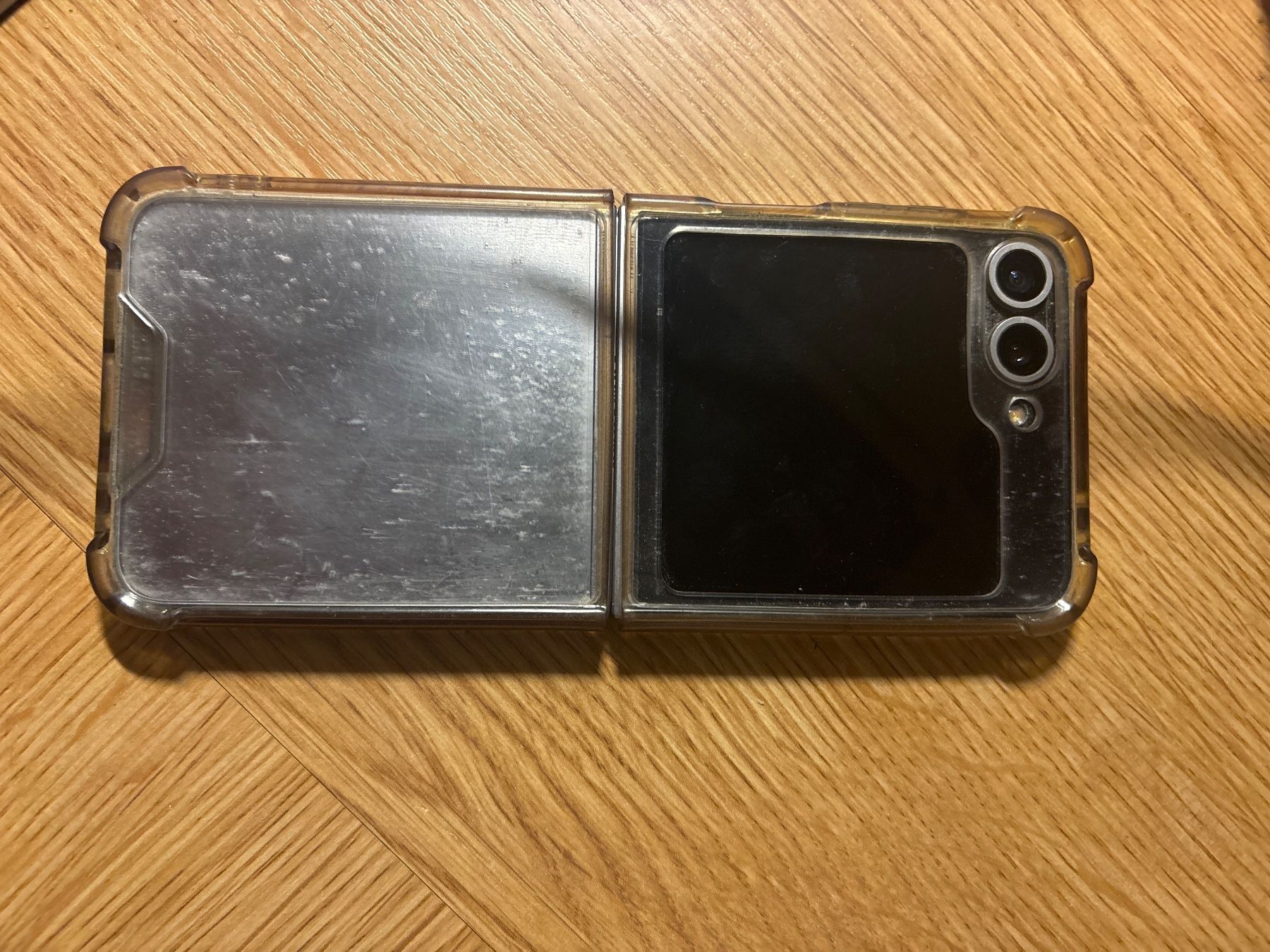 Samsung Telefoni cellulari / Smartphones: Samsung zFlip 6 écran cassé – Difettoso da Grolley venduto da cat_7p9p 1