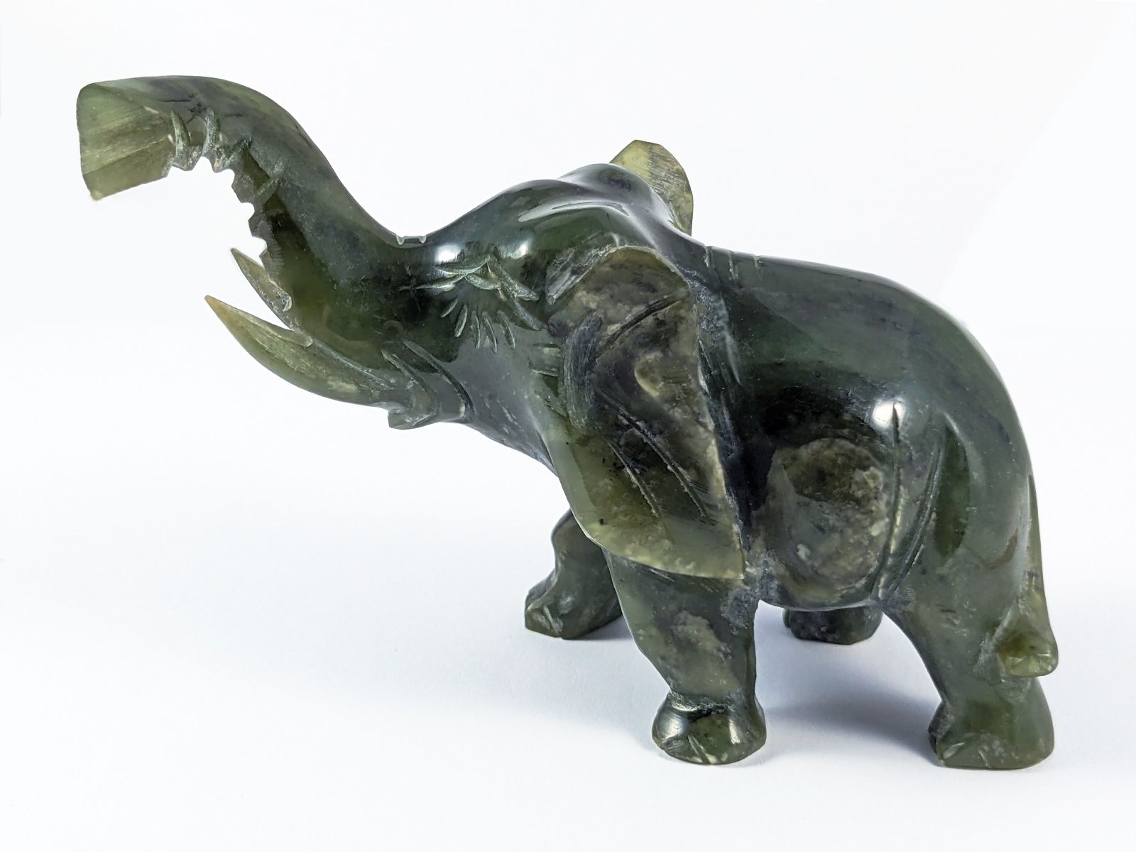Minerali & Pietre curative: Jade Elefant 11cm, 185 Gramm – Nuovo e nell'imballaggio originale da Meilen venduto da StoneGarden